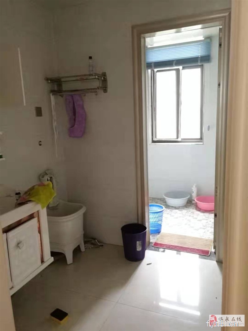 利华中央公馆3室2厅家具家电齐全2万5包物